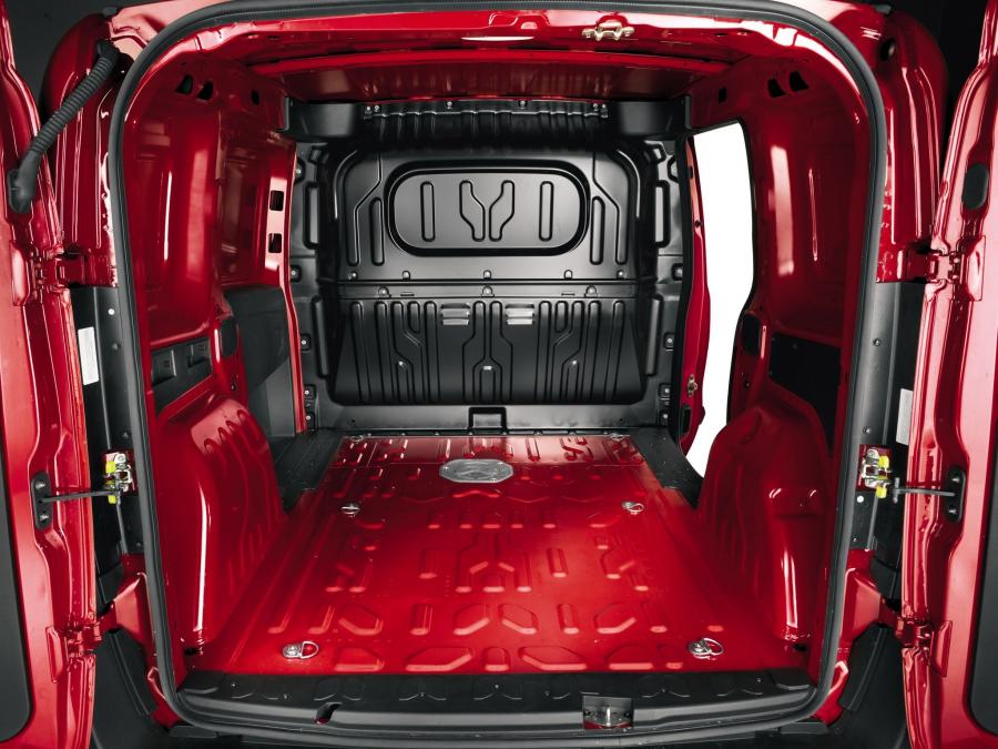  Fiat Doblo Cargo 2010 года  (фото 2 из 19)